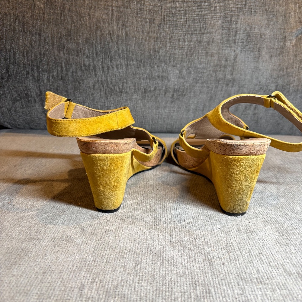 Bettye Muller Concept Yellow Suede Wedge Sandals, Sz 8.5 - Picture 3 of 4